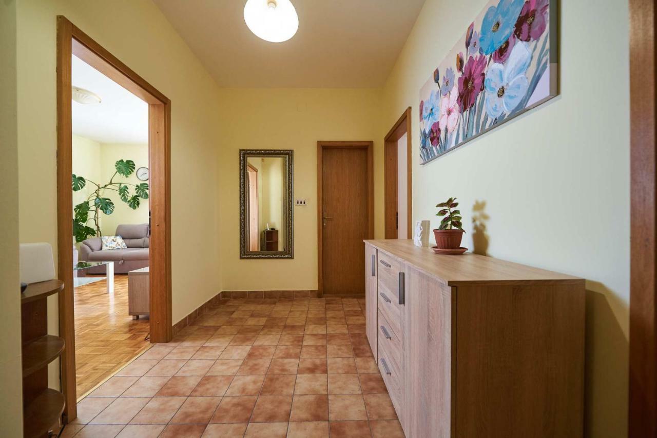 Apartments Lara Стобреч Екстер'єр фото